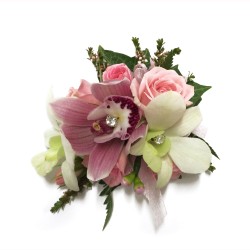 4 Tips to Consider When Choosing a Corsage for Prom