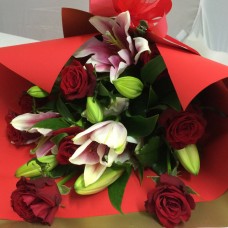 Bouquet Roses – Red wrapping